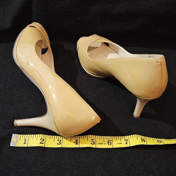 Cole Haan Taupe Patent Leather Peep-Toe Heels- Size 7.5B - Picture 8 of 11